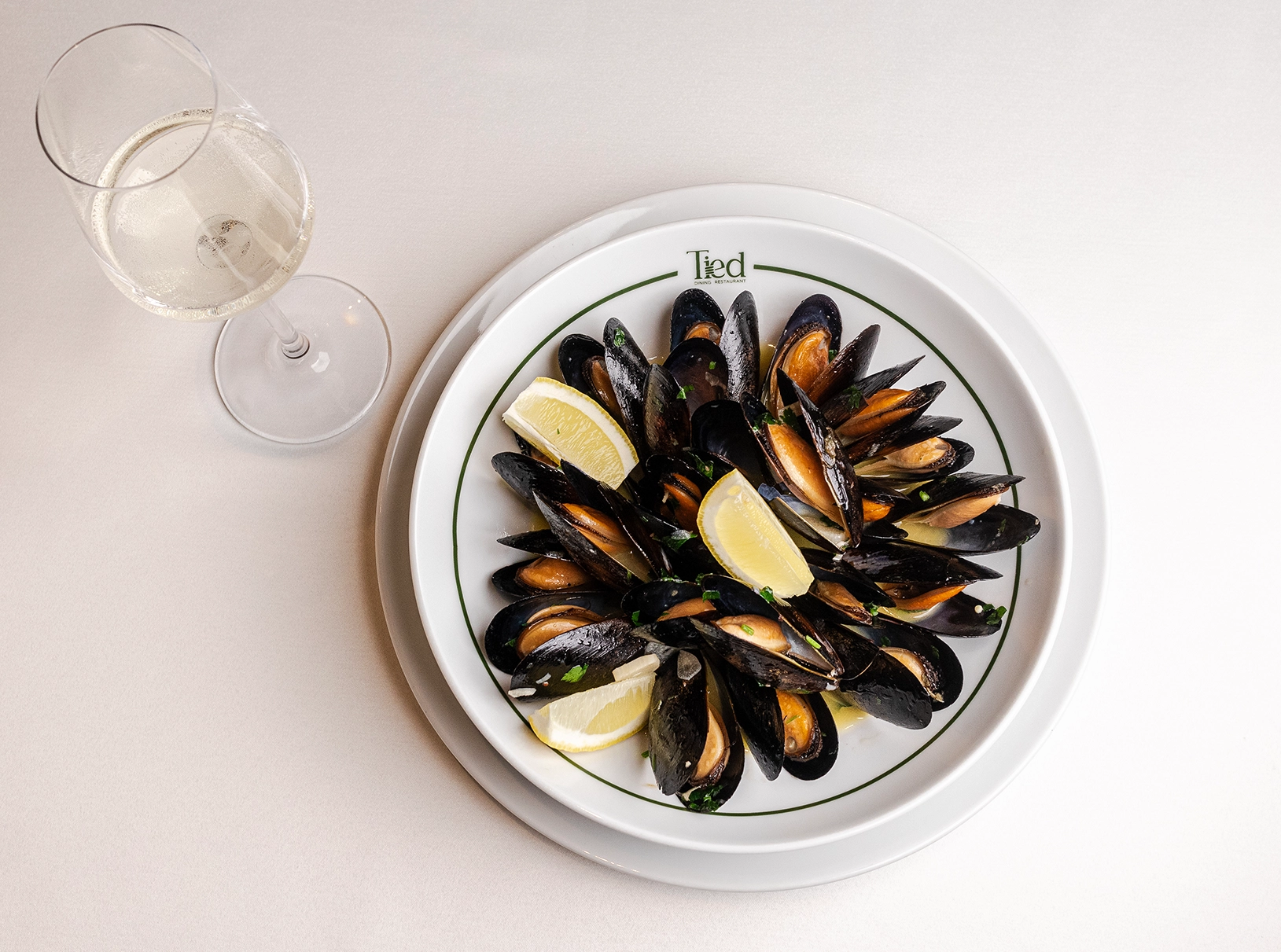 Scoici Sote Cu Vin Alb