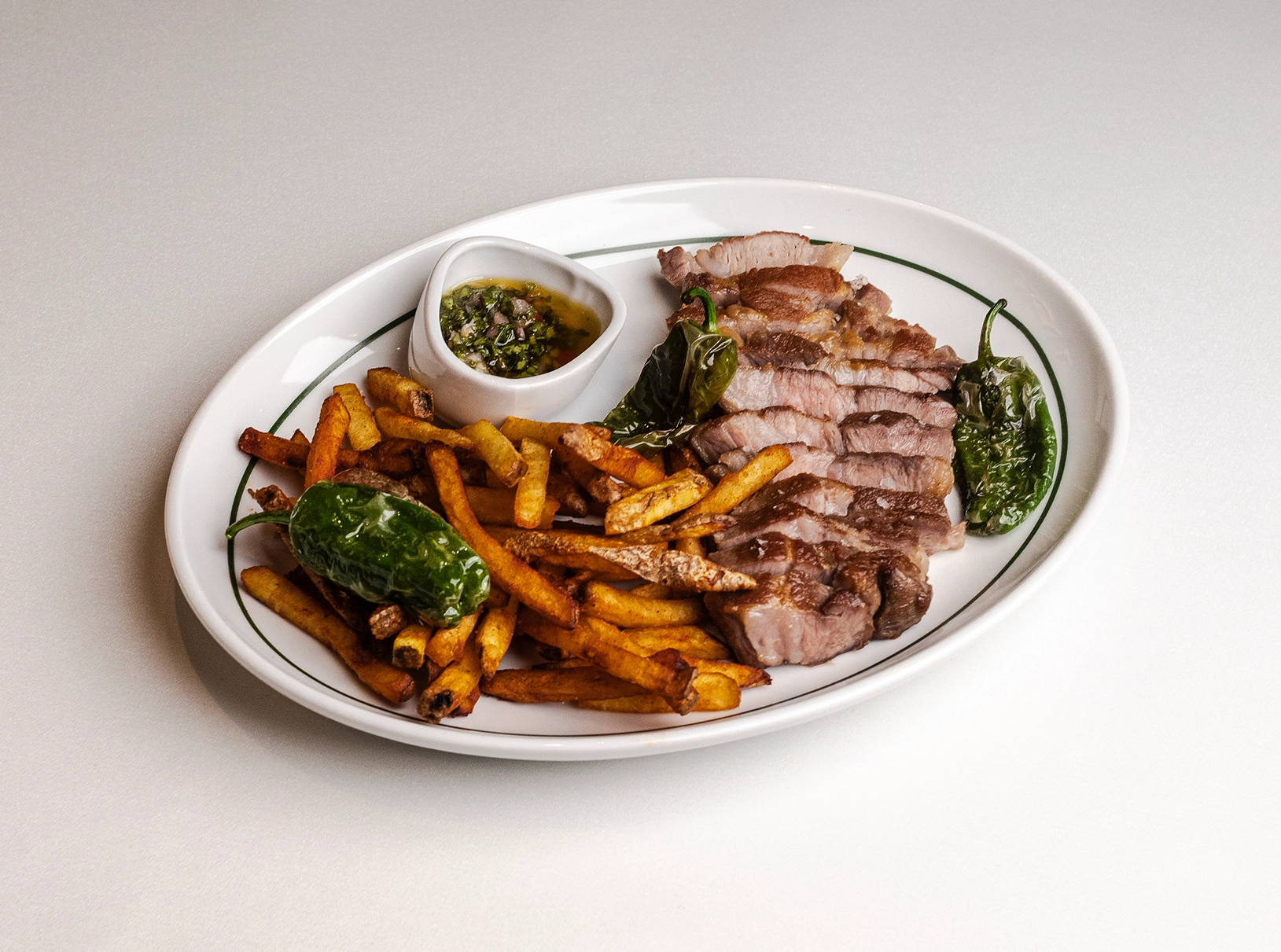 Ceafă De Porc Iberic Cu Cartofi Prăjiți Cu Boia Afumată