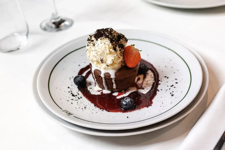 Lava Cake Cu Înghețată De Vanilie